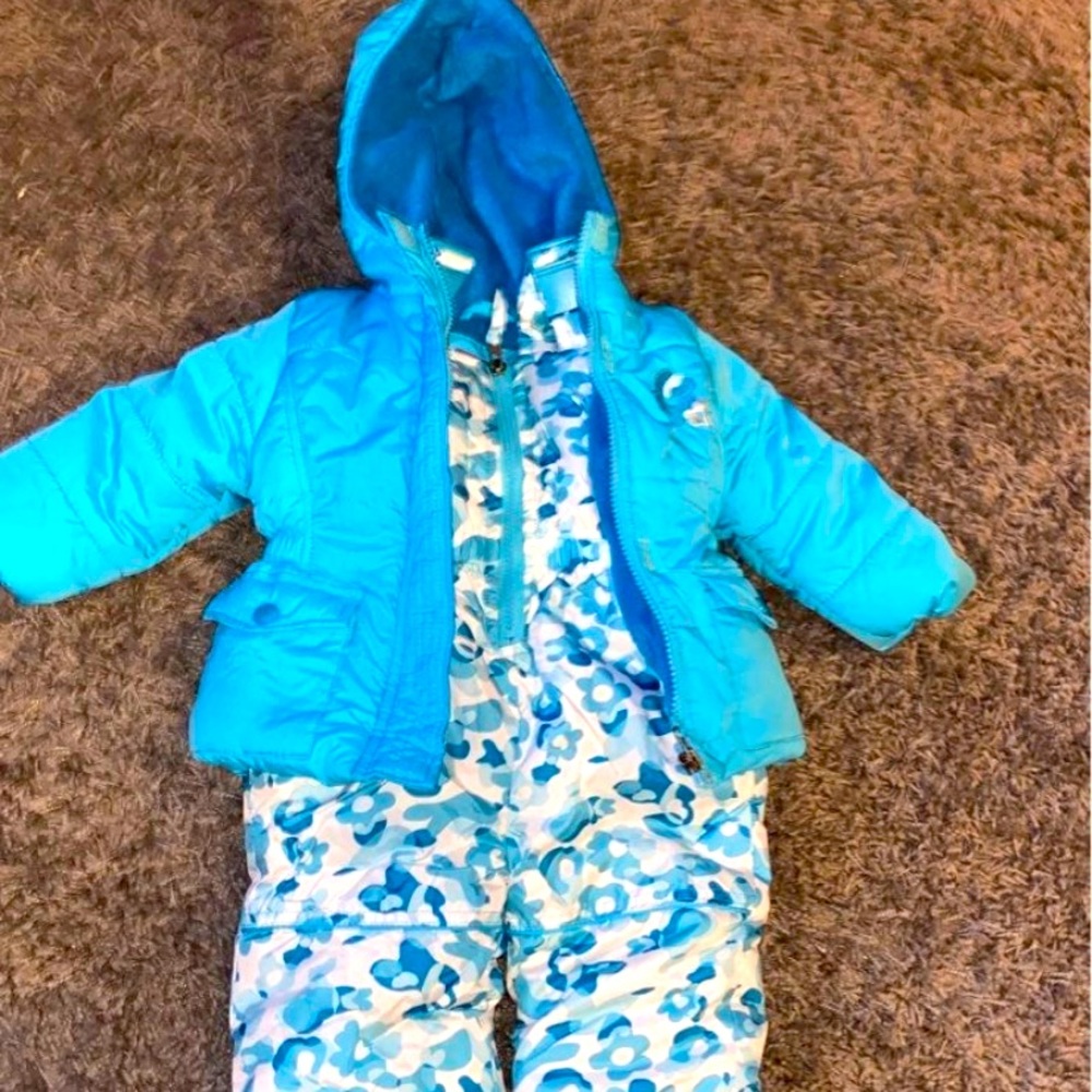Snow pants and coat kids size 5months
